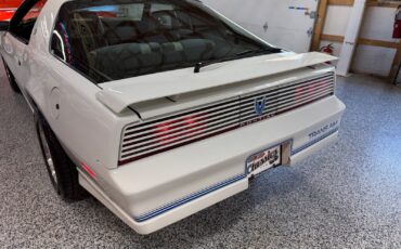 Pontiac-Firebird-1984-Coupe-33