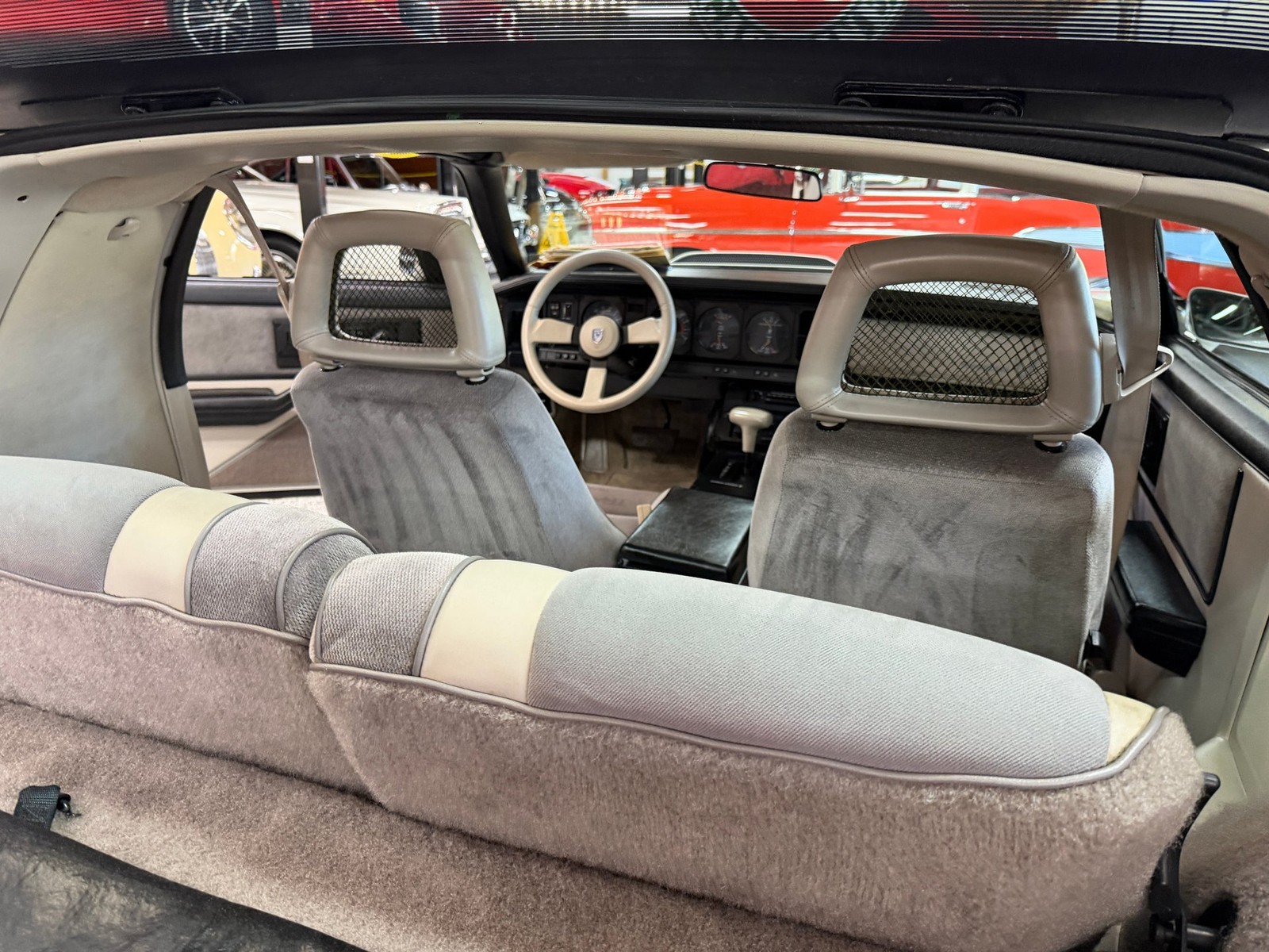 Pontiac-Firebird-1984-Coupe-39