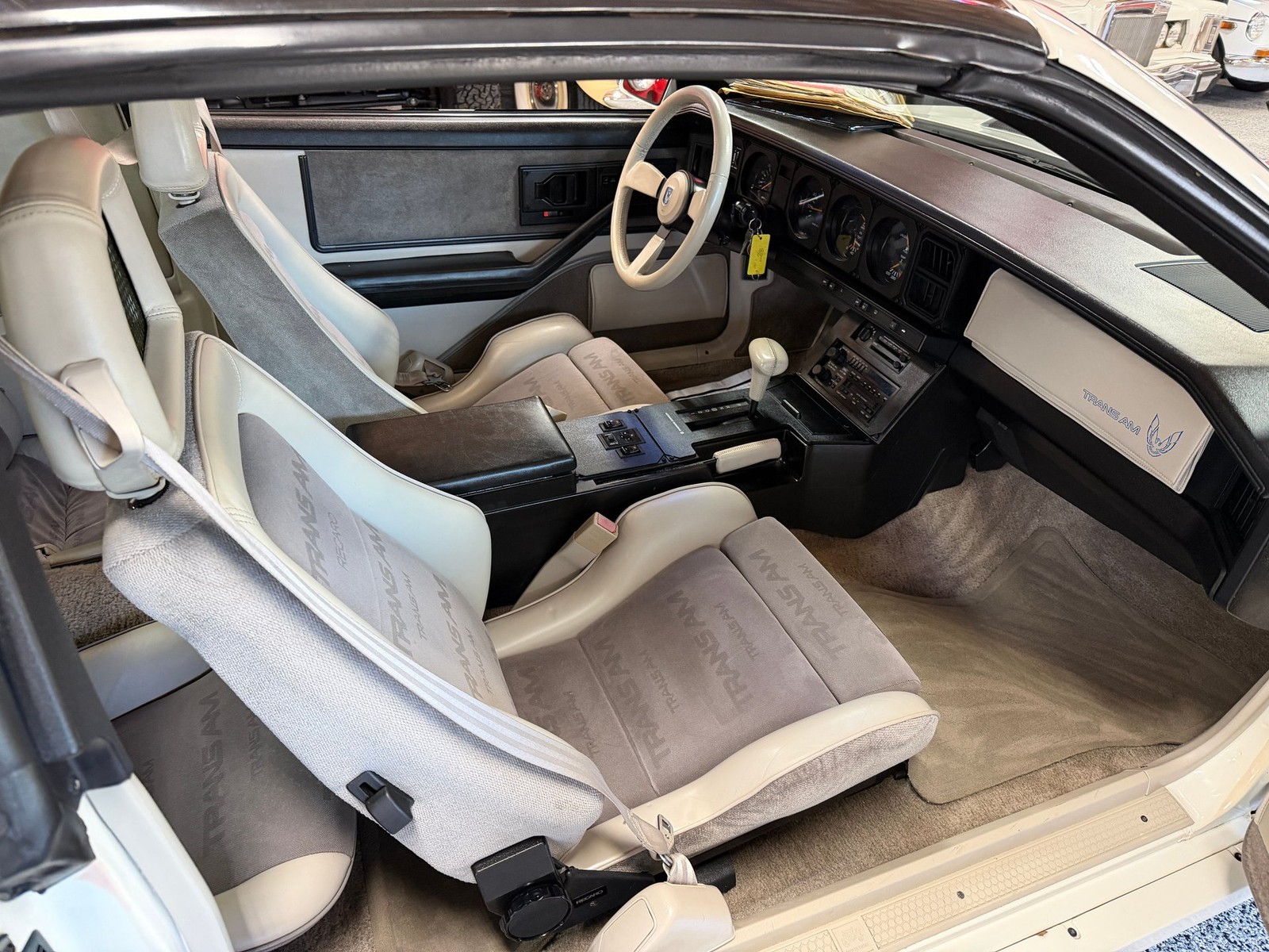 Pontiac-Firebird-1984-Coupe-5