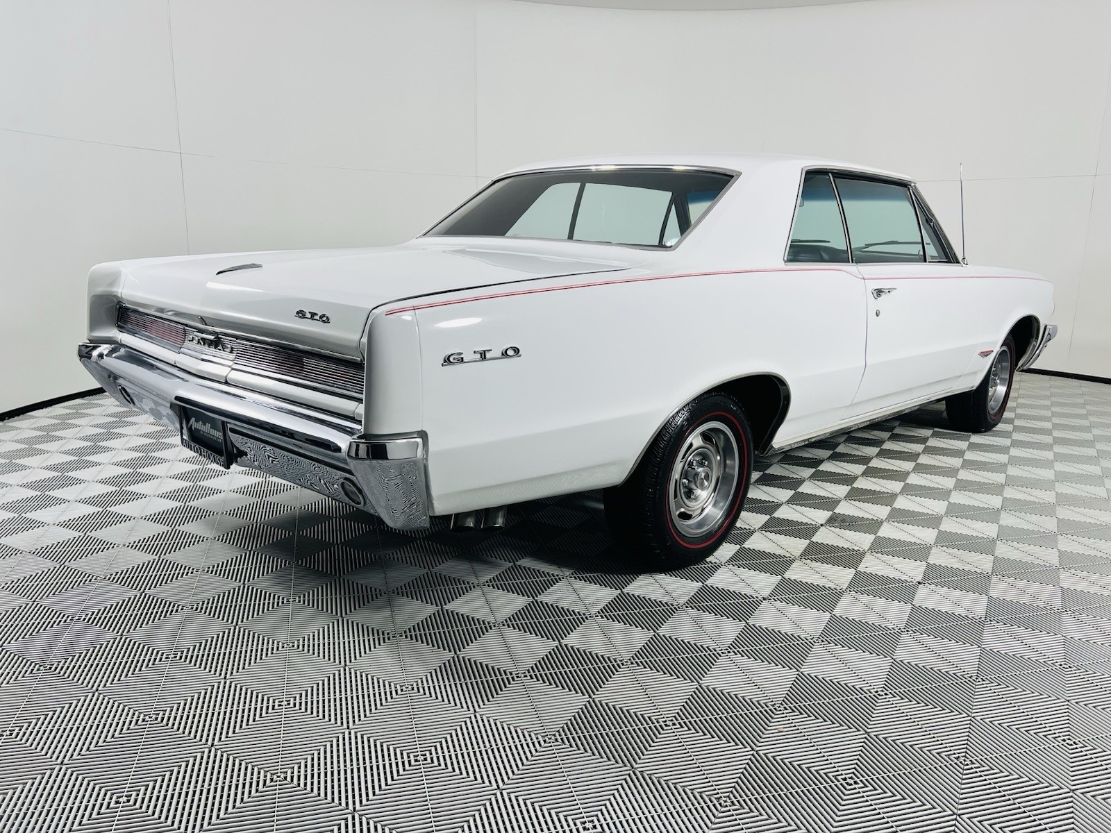 Pontiac-GTO-1964-Coupe-5