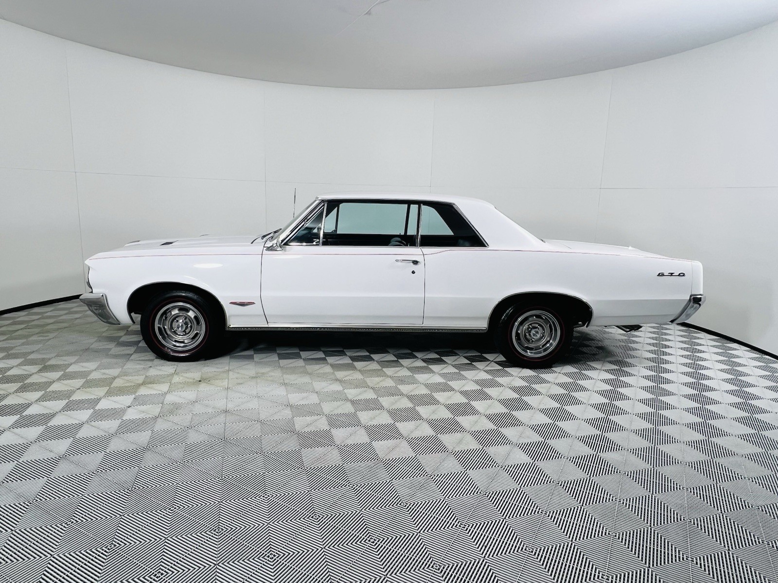 Pontiac-GTO-1964-Coupe-8