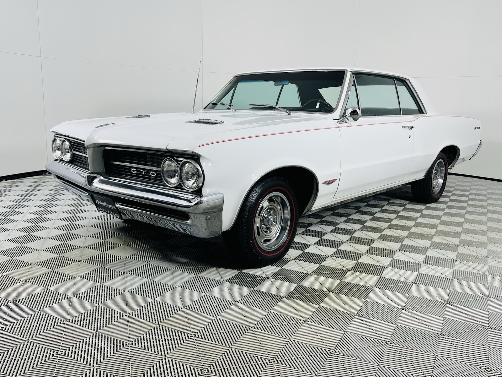Pontiac-GTO-1964-Coupe-9