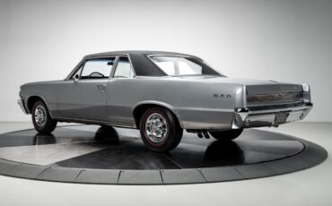 Pontiac-GTO-1964-Sedan-32