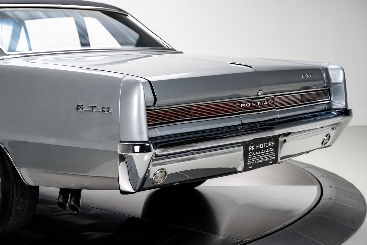 Pontiac-GTO-1964-Sedan-33