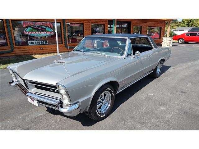 Pontiac-GTO-1965-2-door-coupe-1