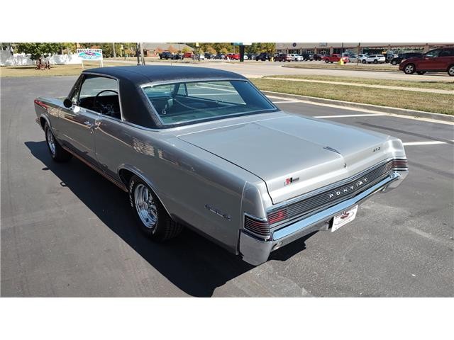 Pontiac-GTO-1965-2-door-coupe-11
