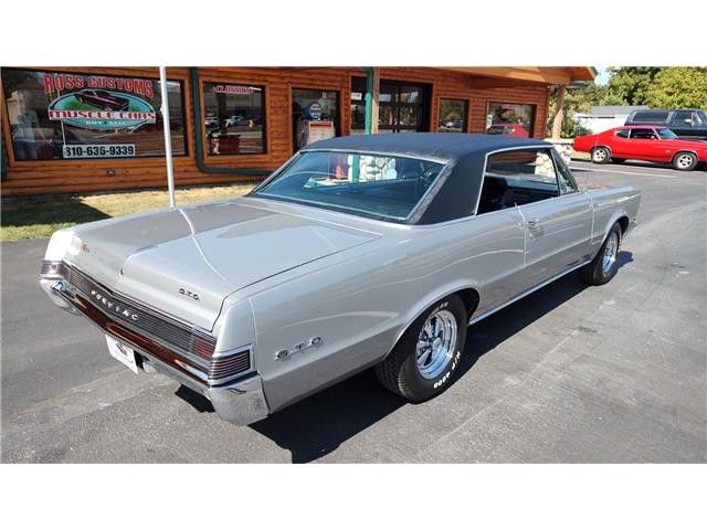 Pontiac-GTO-1965-2-door-coupe-13