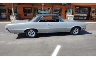 Pontiac-GTO-1965-2-door-coupe-19