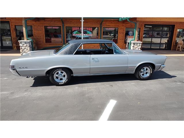 Pontiac-GTO-1965-2-door-coupe-19