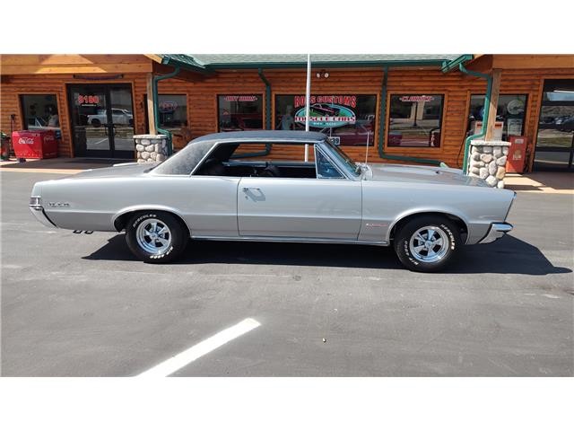 Pontiac-GTO-1965-2-door-coupe-20