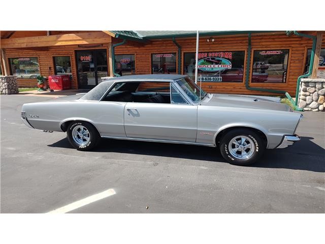 Pontiac-GTO-1965-2-door-coupe-22