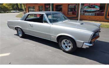 Pontiac-GTO-1965-2-door-coupe-25