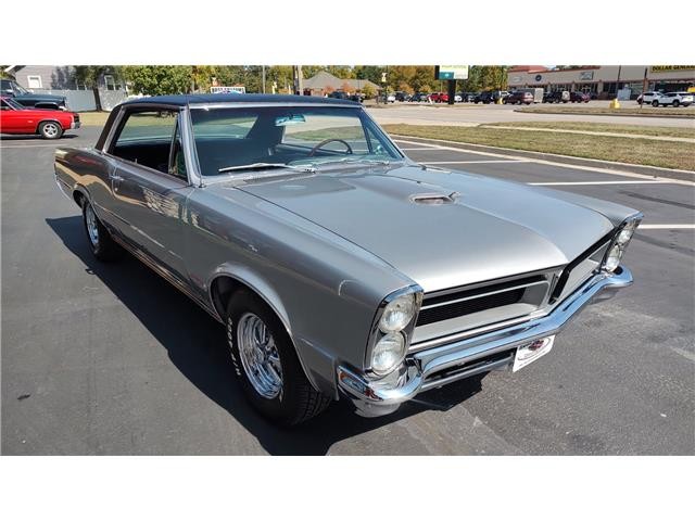 Pontiac-GTO-1965-2-door-coupe-27
