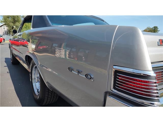 Pontiac-GTO-1965-2-door-coupe-32