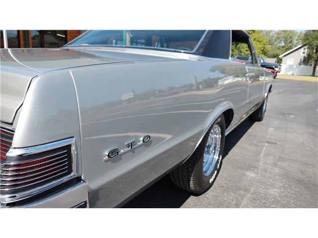 Pontiac-GTO-1965-2-door-coupe-33