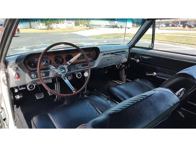 Pontiac-GTO-1965-2-door-coupe-37