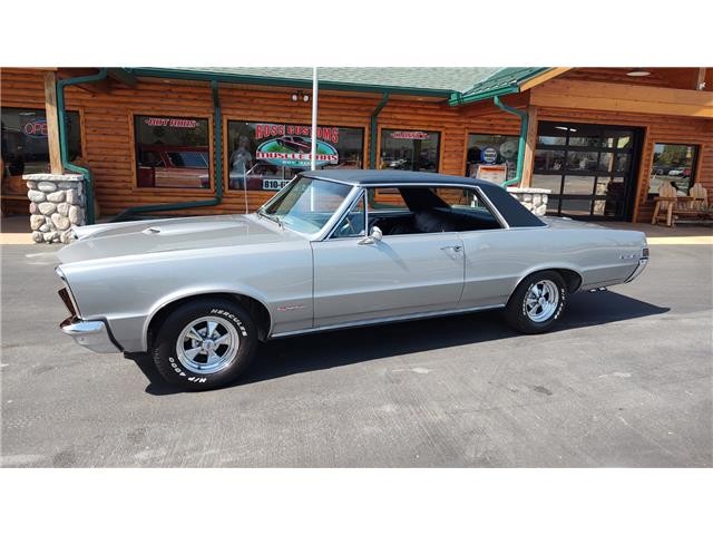 Pontiac-GTO-1965-2-door-coupe-4