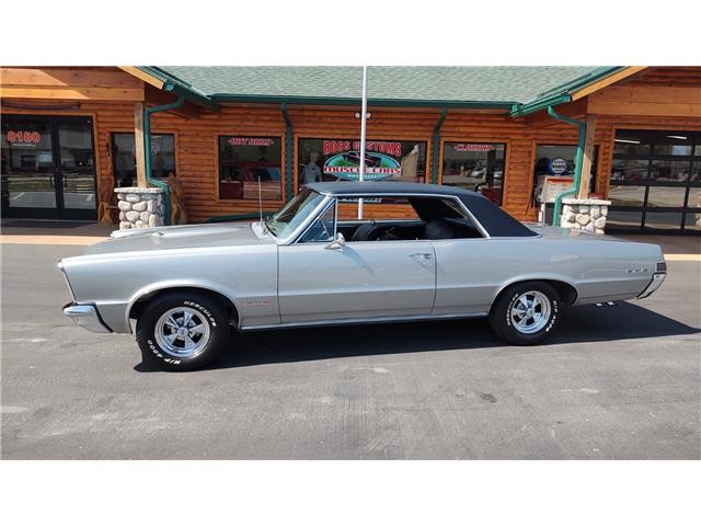 Pontiac-GTO-1965-2-door-coupe-5