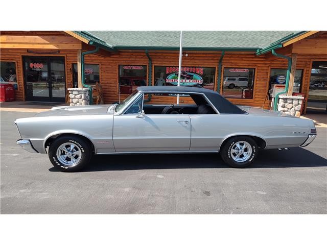 Pontiac-GTO-1965-2-door-coupe-6