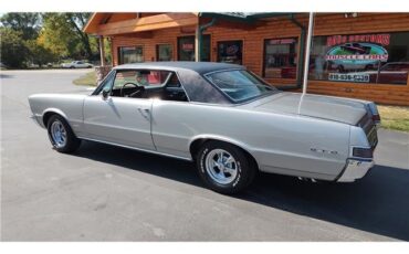 Pontiac-GTO-1965-2-door-coupe-9