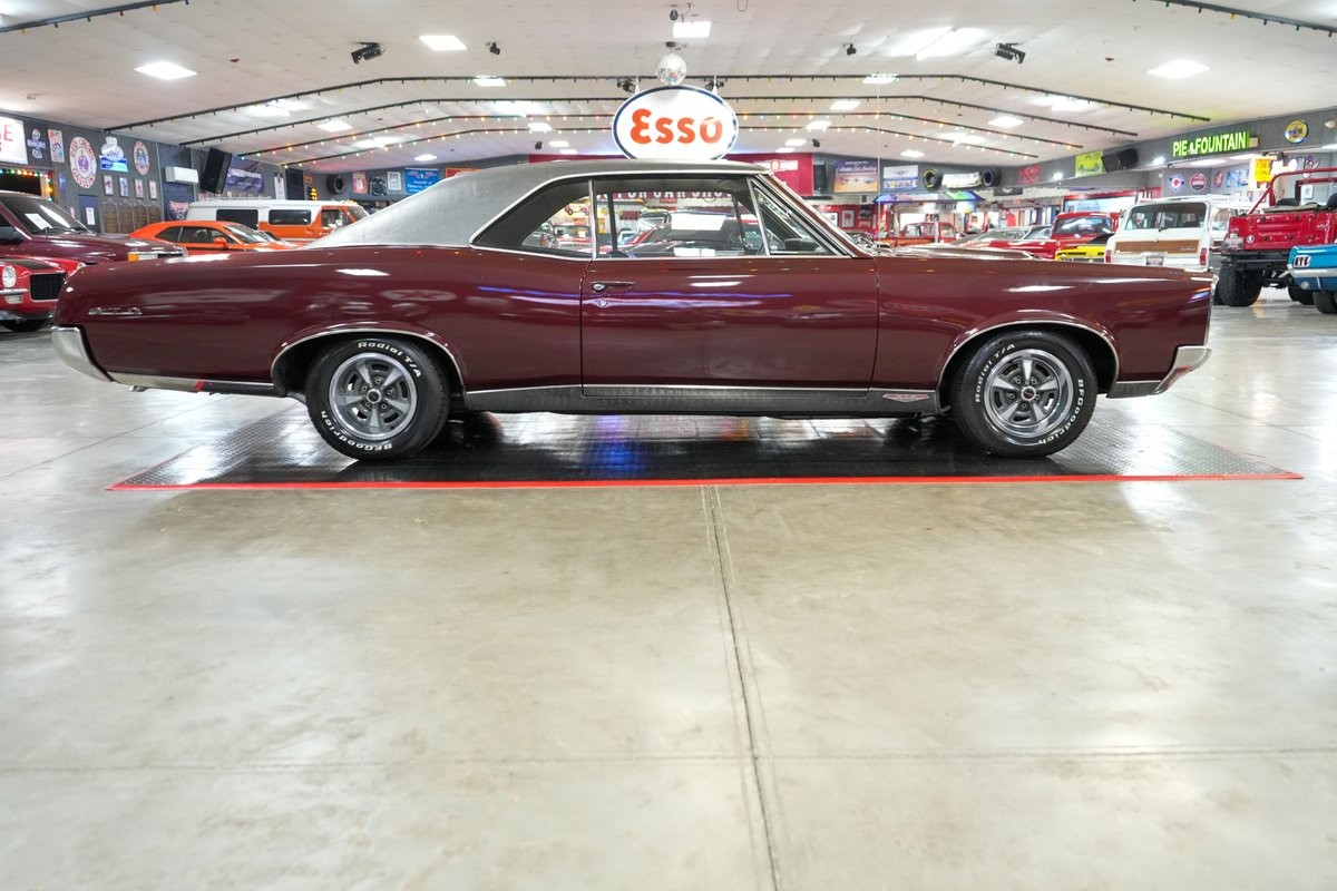 Pontiac-GTO-1967-Coupe-23