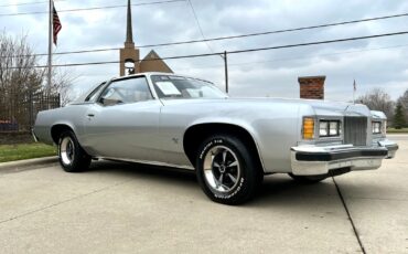 Pontiac-Grand-Prix-1976-Coupe-11