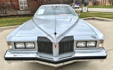 Pontiac-Grand-Prix-1976-Coupe-19