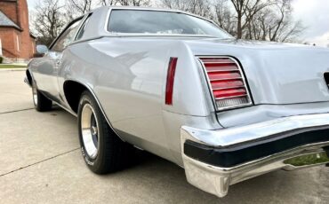 Pontiac-Grand-Prix-1976-Coupe-26