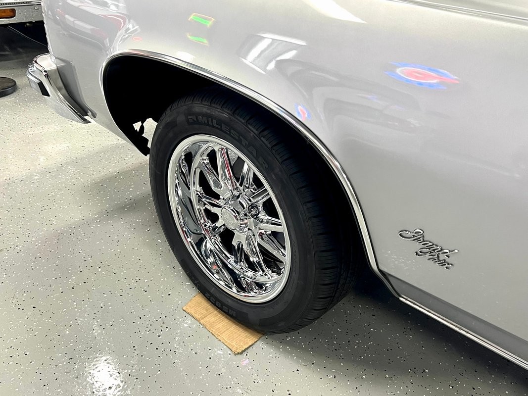 Pontiac-Grand-Prix-1976-Coupe-3