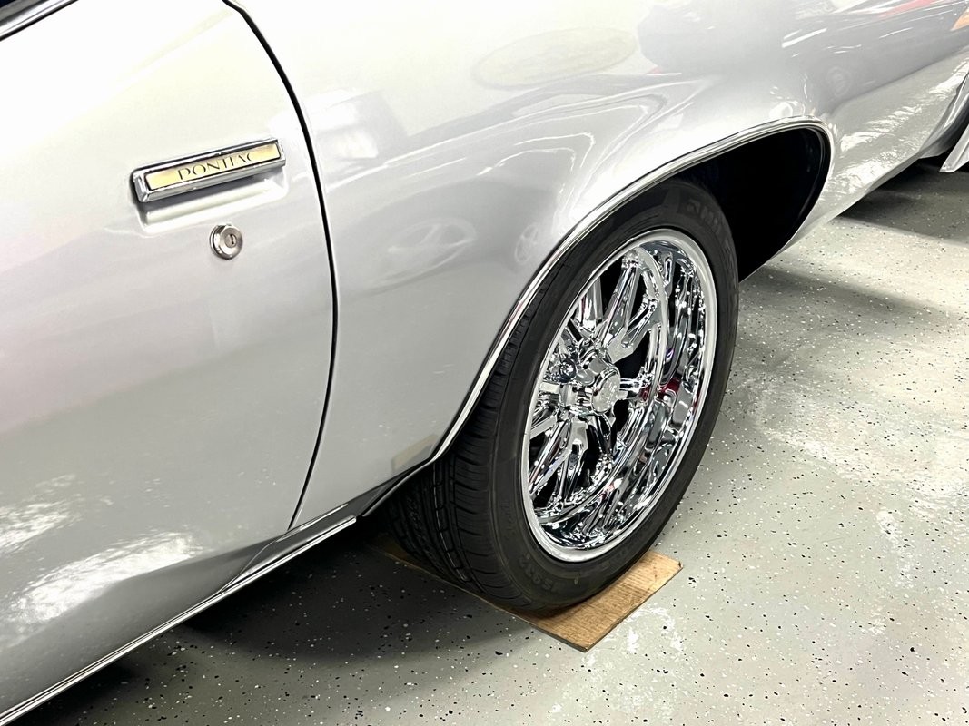 Pontiac-Grand-Prix-1976-Coupe-4