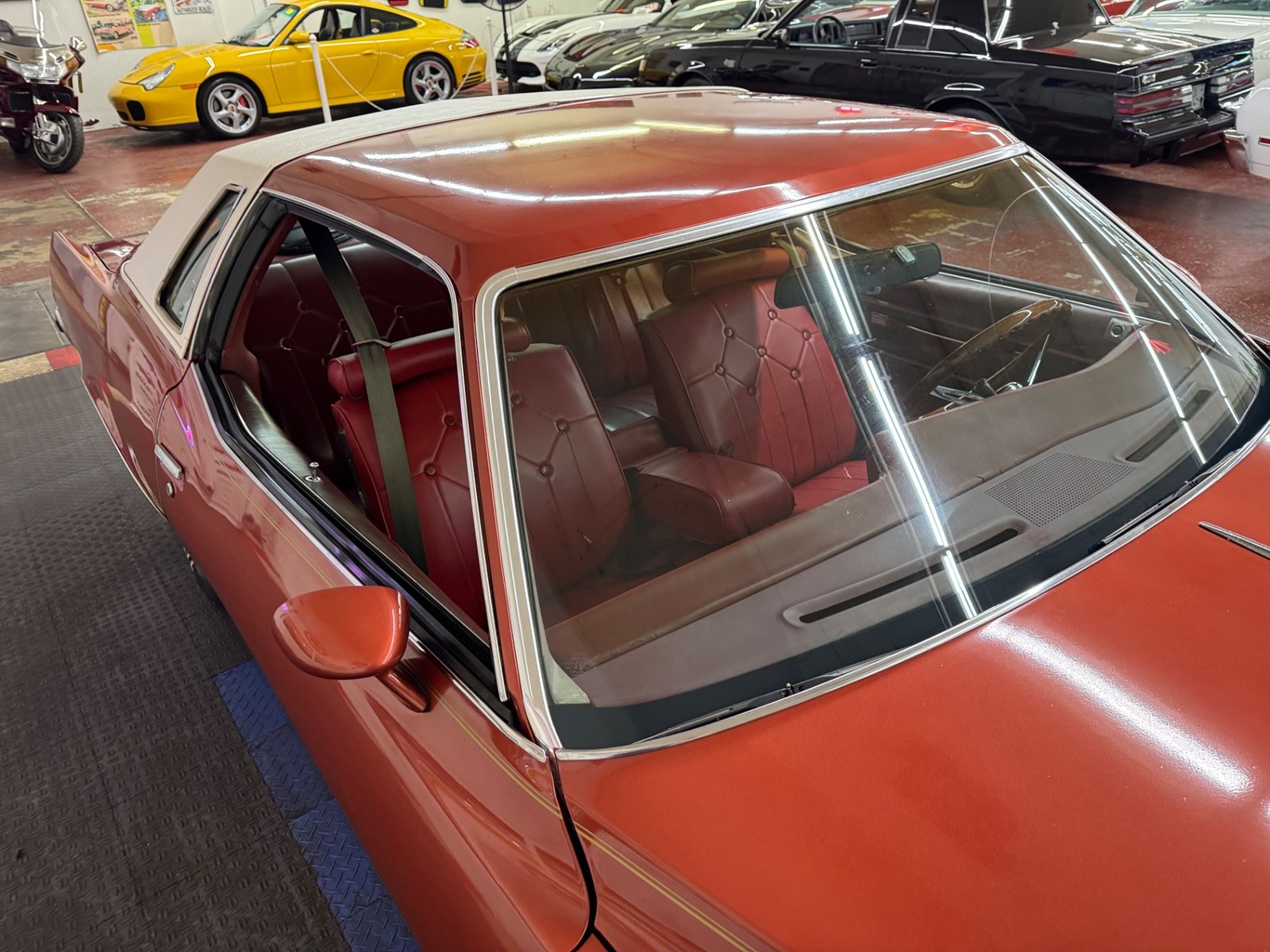 Pontiac-Grand-Prix-1977-2-Door-11