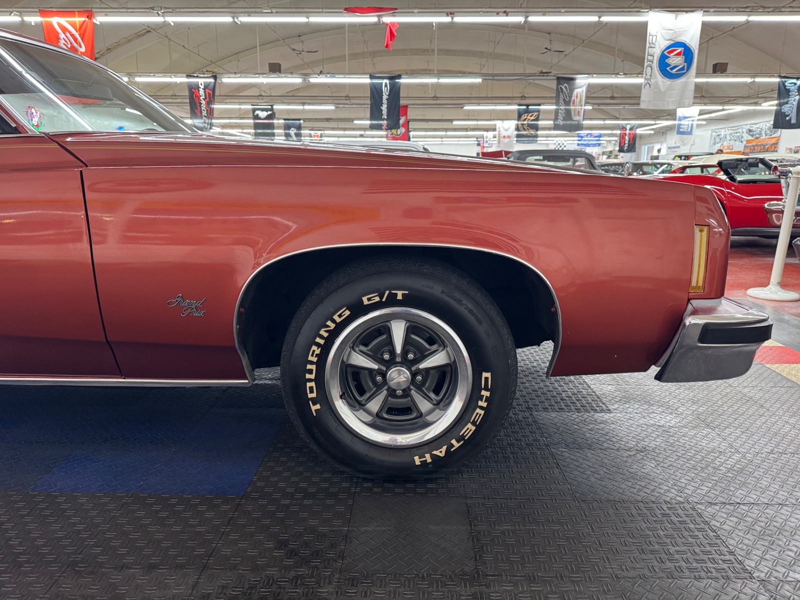 Pontiac-Grand-Prix-1977-2-Door-27