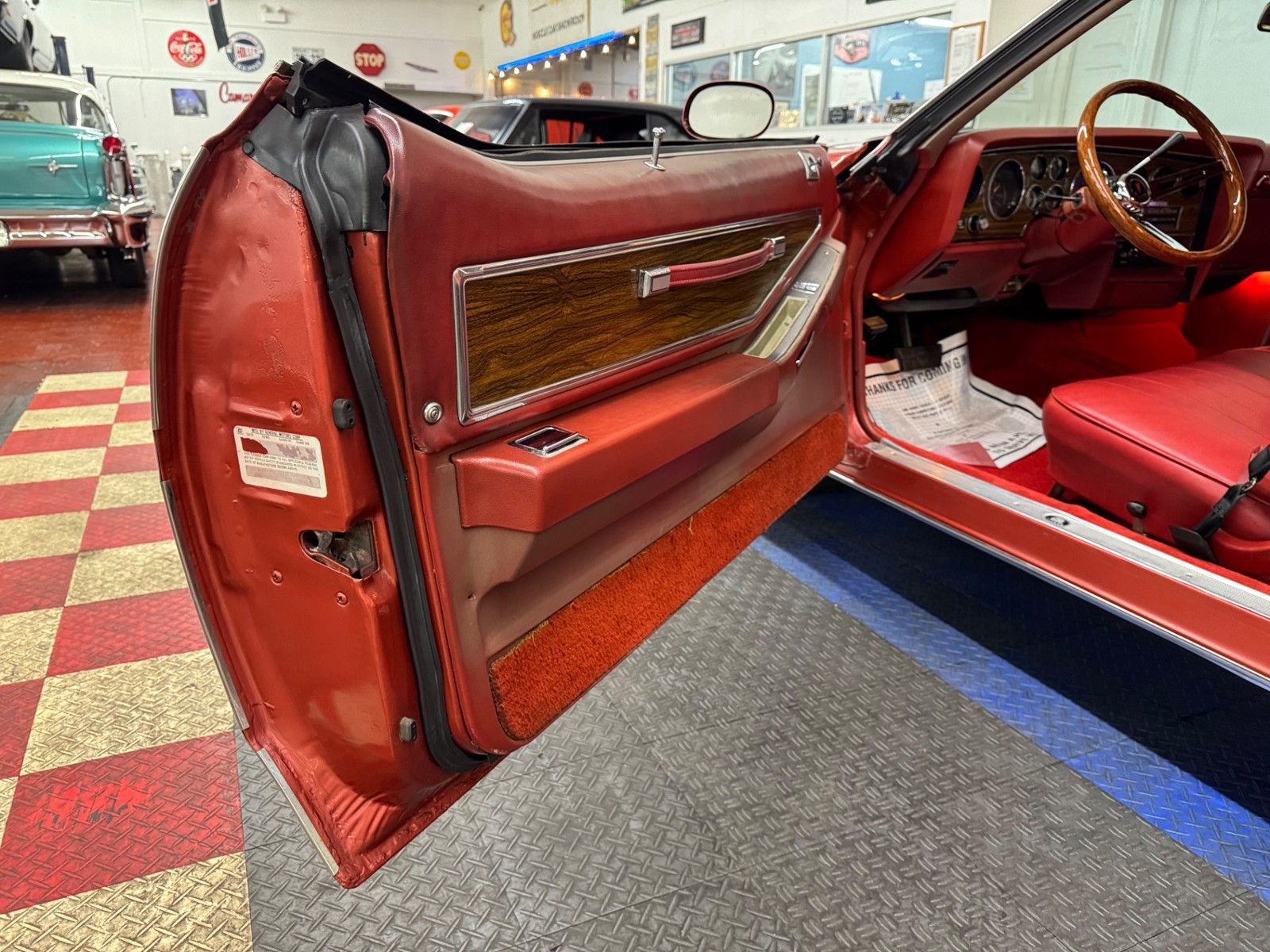 Pontiac-Grand-Prix-1977-2-Door-35