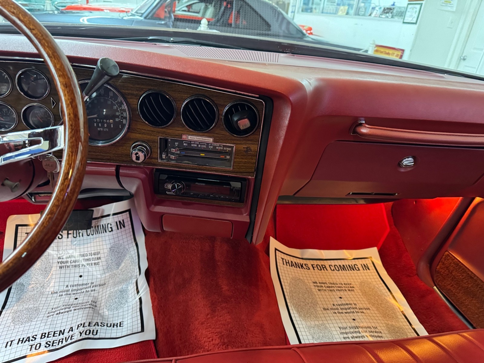 Pontiac-Grand-Prix-1977-2-Door-37