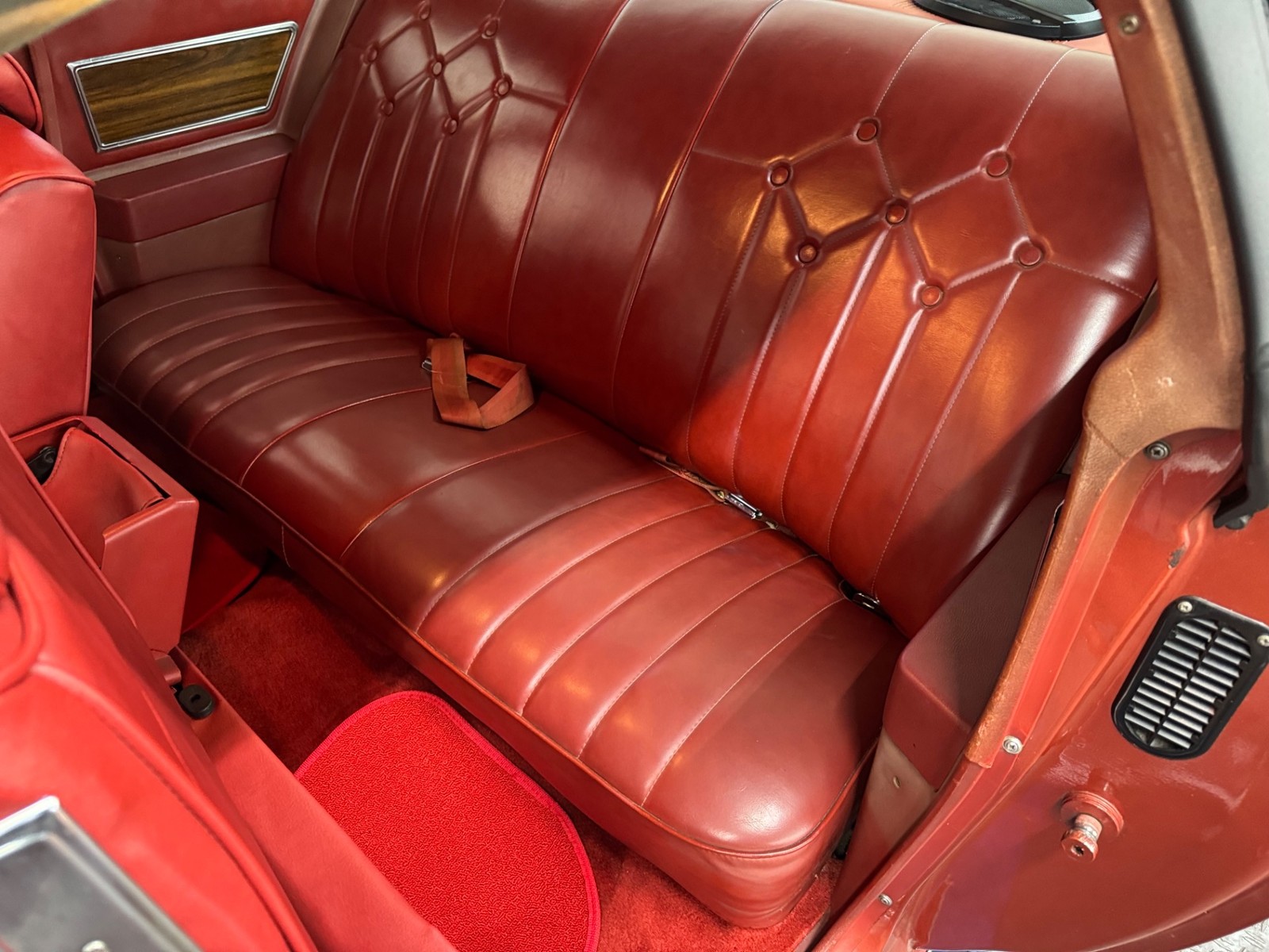 Pontiac-Grand-Prix-1977-2-Door-39