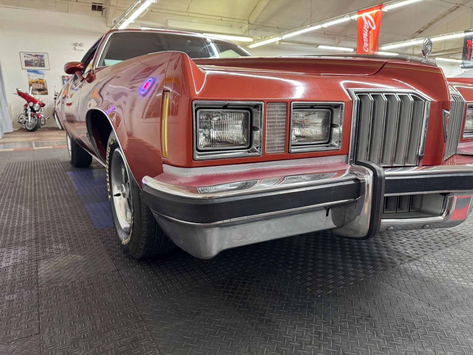 Pontiac-Grand-Prix-1977-2-Door-8