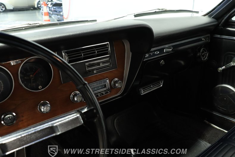 Pontiac-Gto-1966-Silver-Black-10