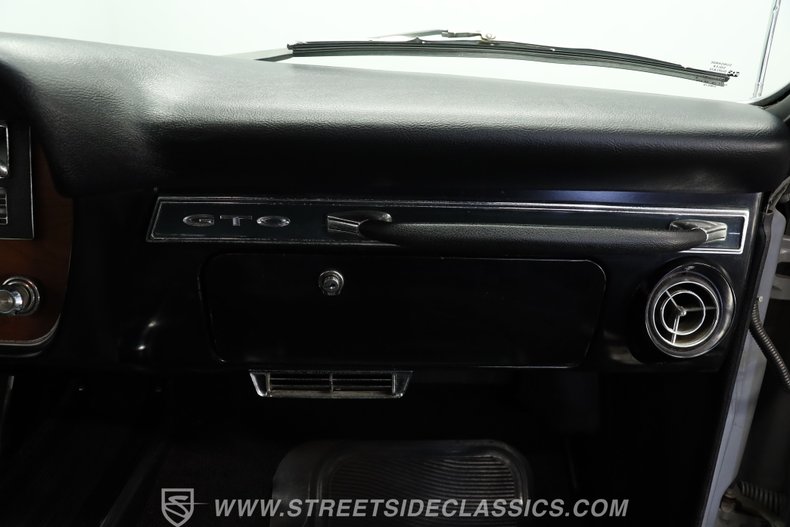 Pontiac-Gto-1966-Silver-Black-11