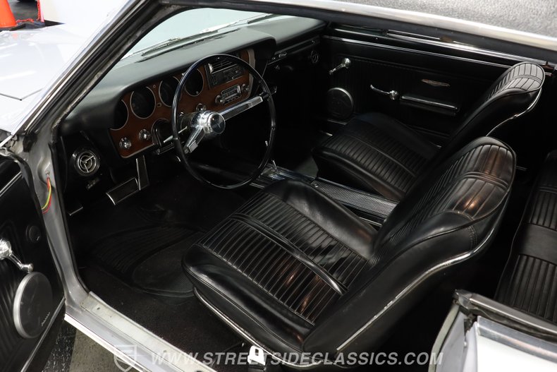 Pontiac-Gto-1966-Silver-Black-13