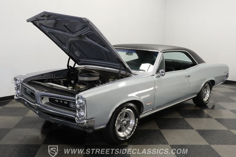 Pontiac-Gto-1966-Silver-Black-2