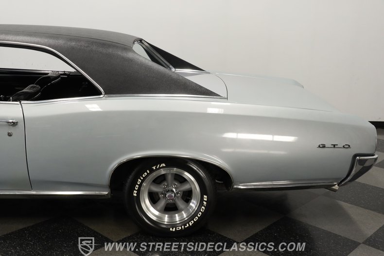 Pontiac-Gto-1966-Silver-Black-30