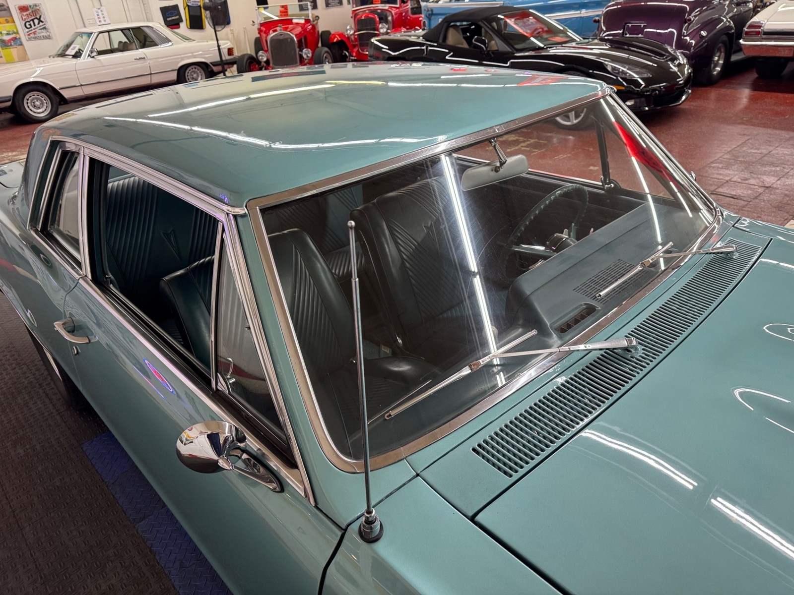 Pontiac-Le-Mans-1965-2-Door-11