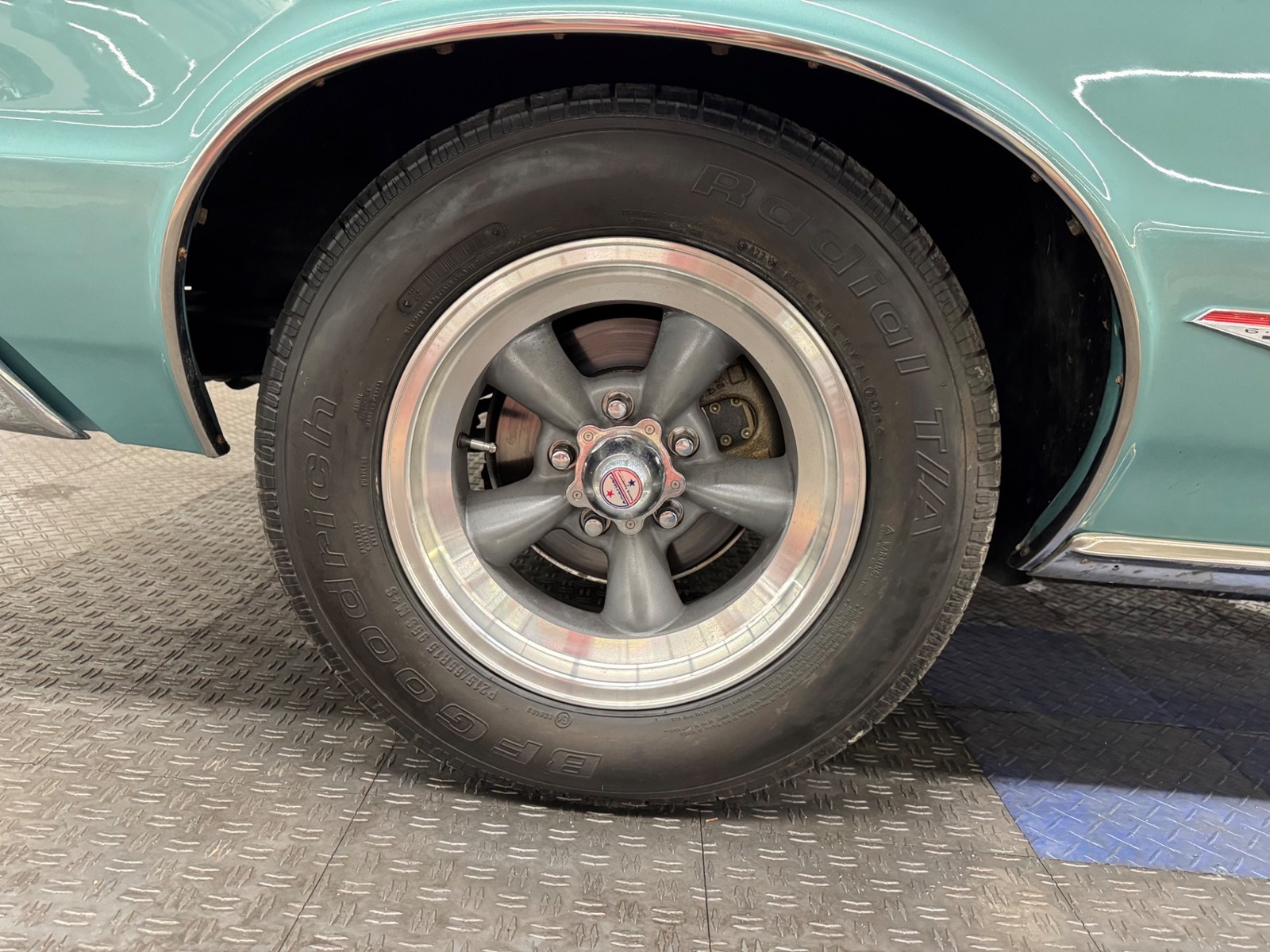 Pontiac-Le-Mans-1965-2-Door-23