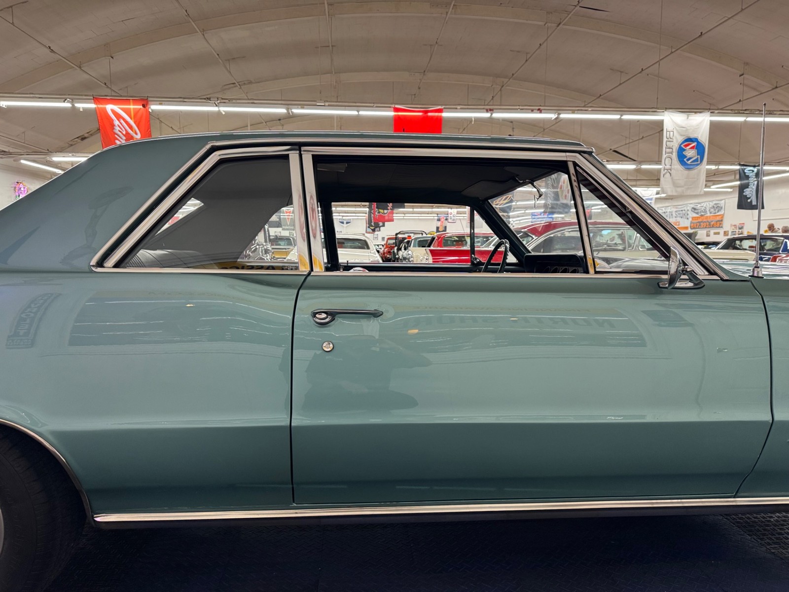 Pontiac-Le-Mans-1965-2-Door-26