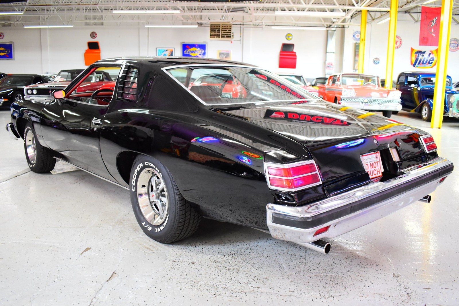Pontiac-LeMans-1976-Coupe-16