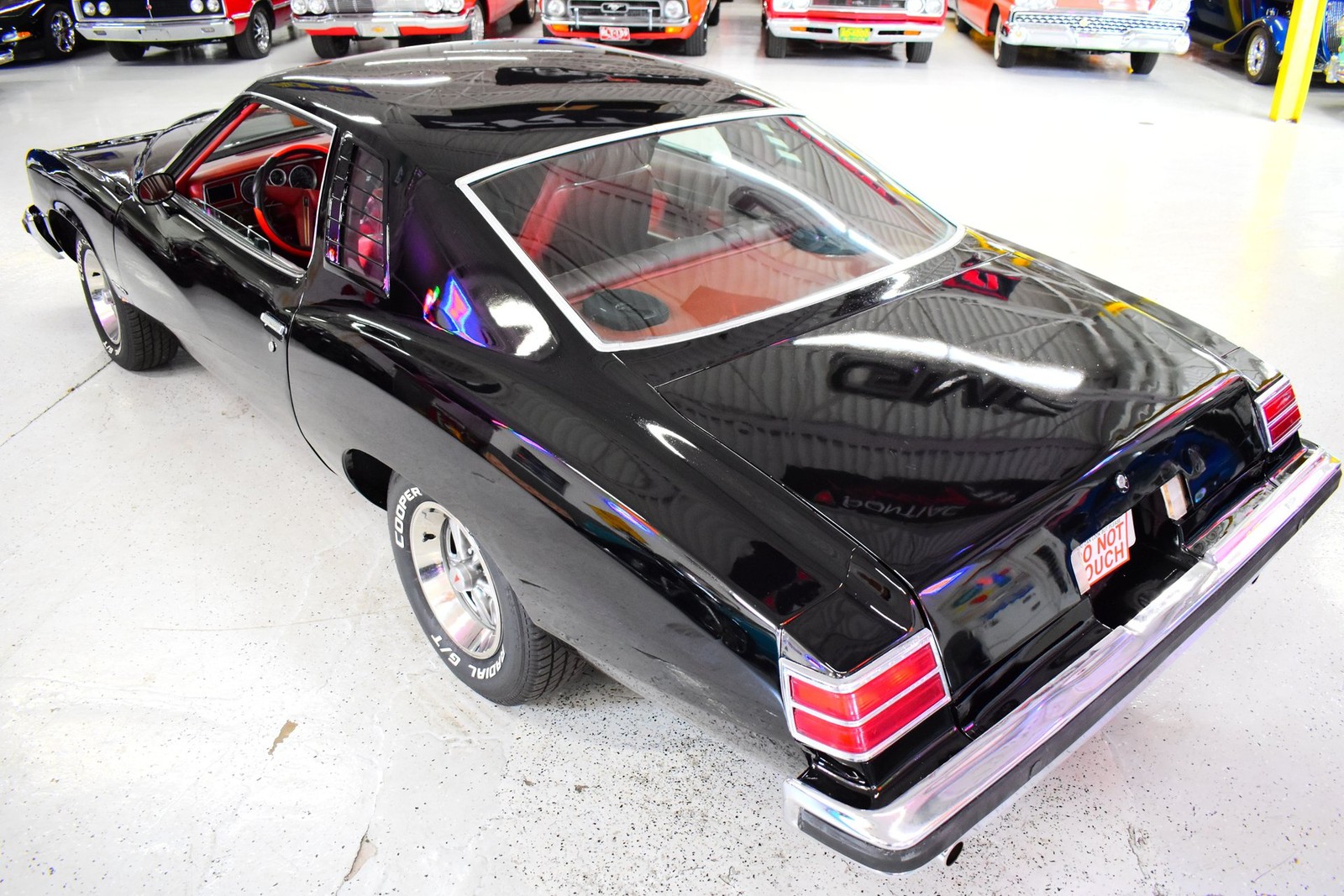 Pontiac-LeMans-1976-Coupe-17