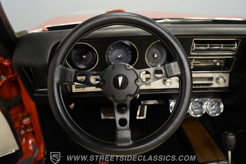 Pontiac-Lemans-1972-Carousel-Red-White-45