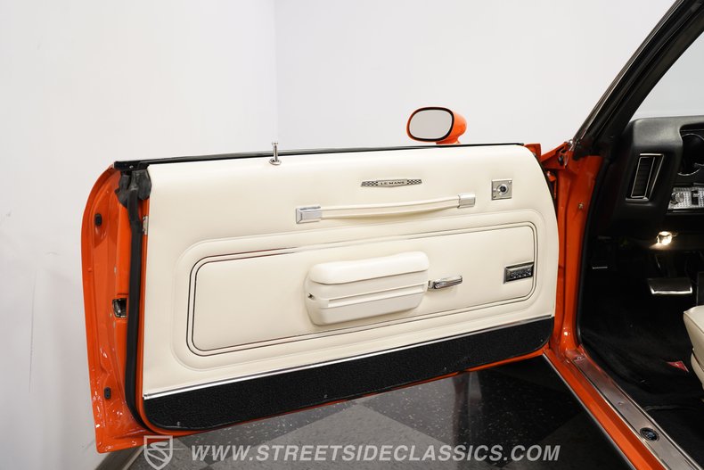 Pontiac-Lemans-1972-Carousel-Red-White-6