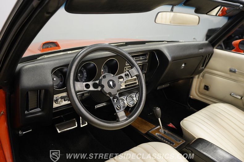 Pontiac-Lemans-1972-Carousel-Red-White-8