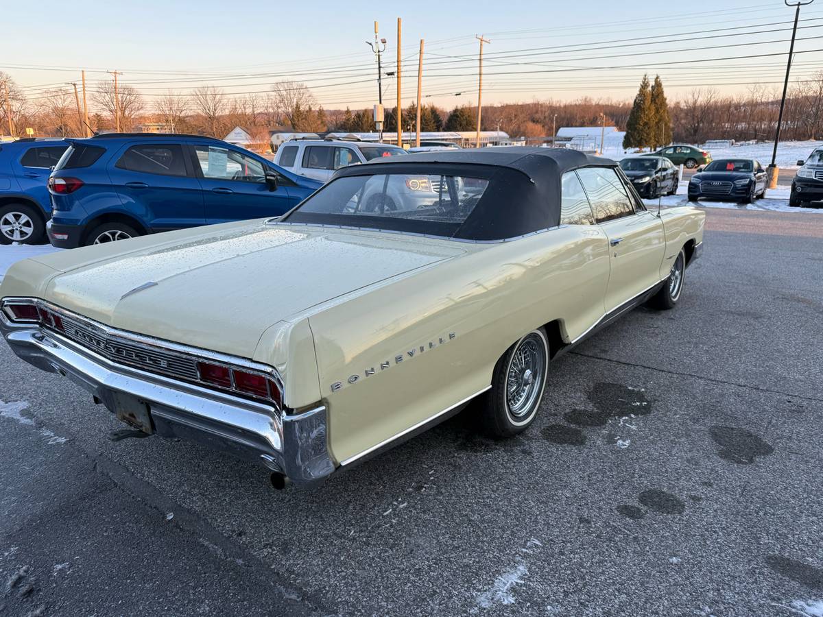 Pontiac-bonneville-1965-yellow-1